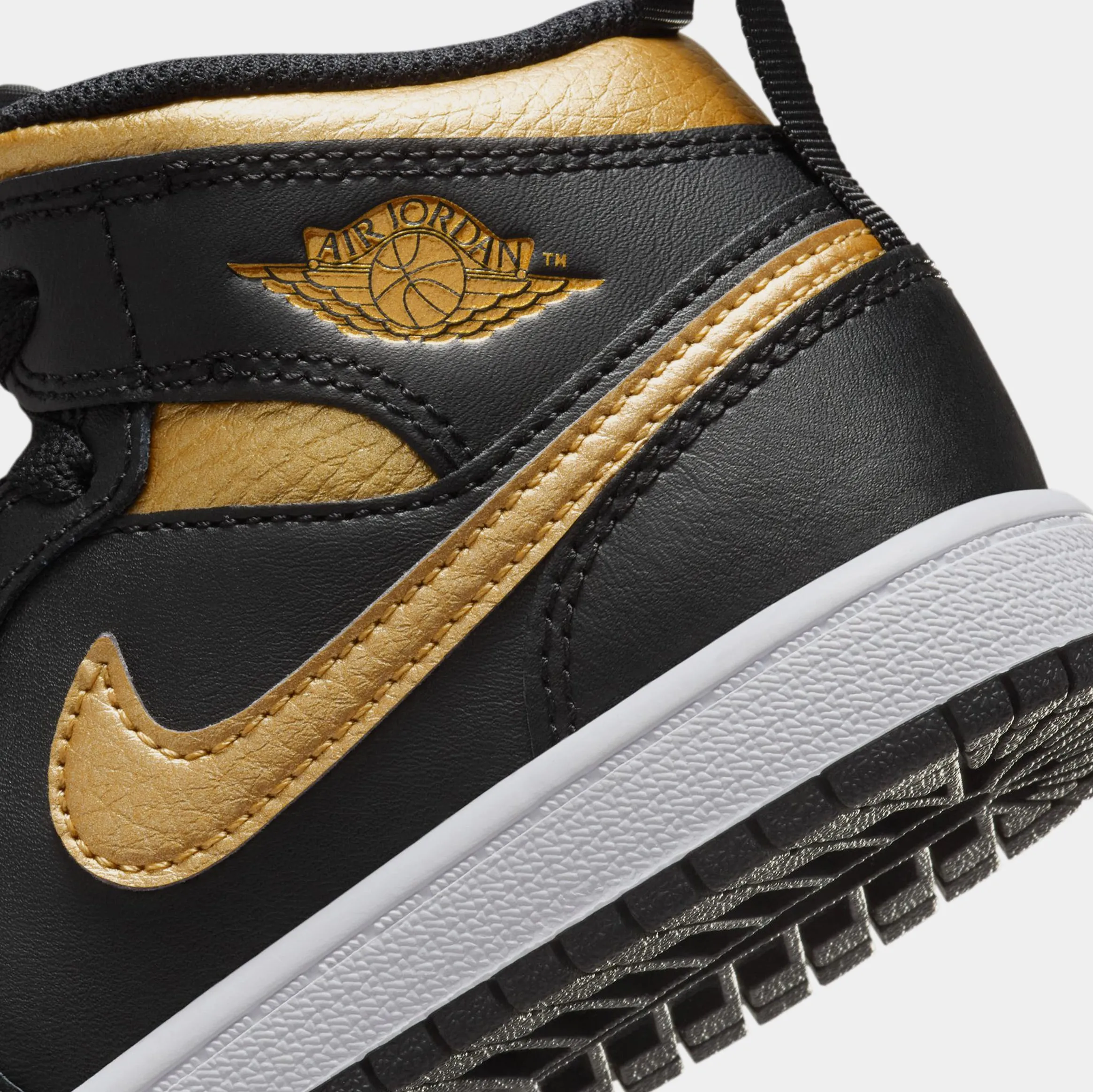 Air Jordan 1 Retro Mid Metallic Gold Preschool Lifestyle Shoes (Black/Metallic Gold/White)